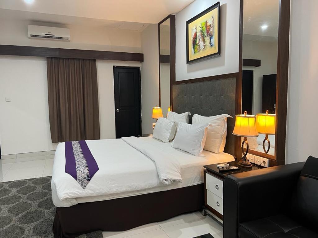 Ayla City Hotel Sorong Exterior photo